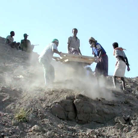 Sifting on the Dikika archaeological site 